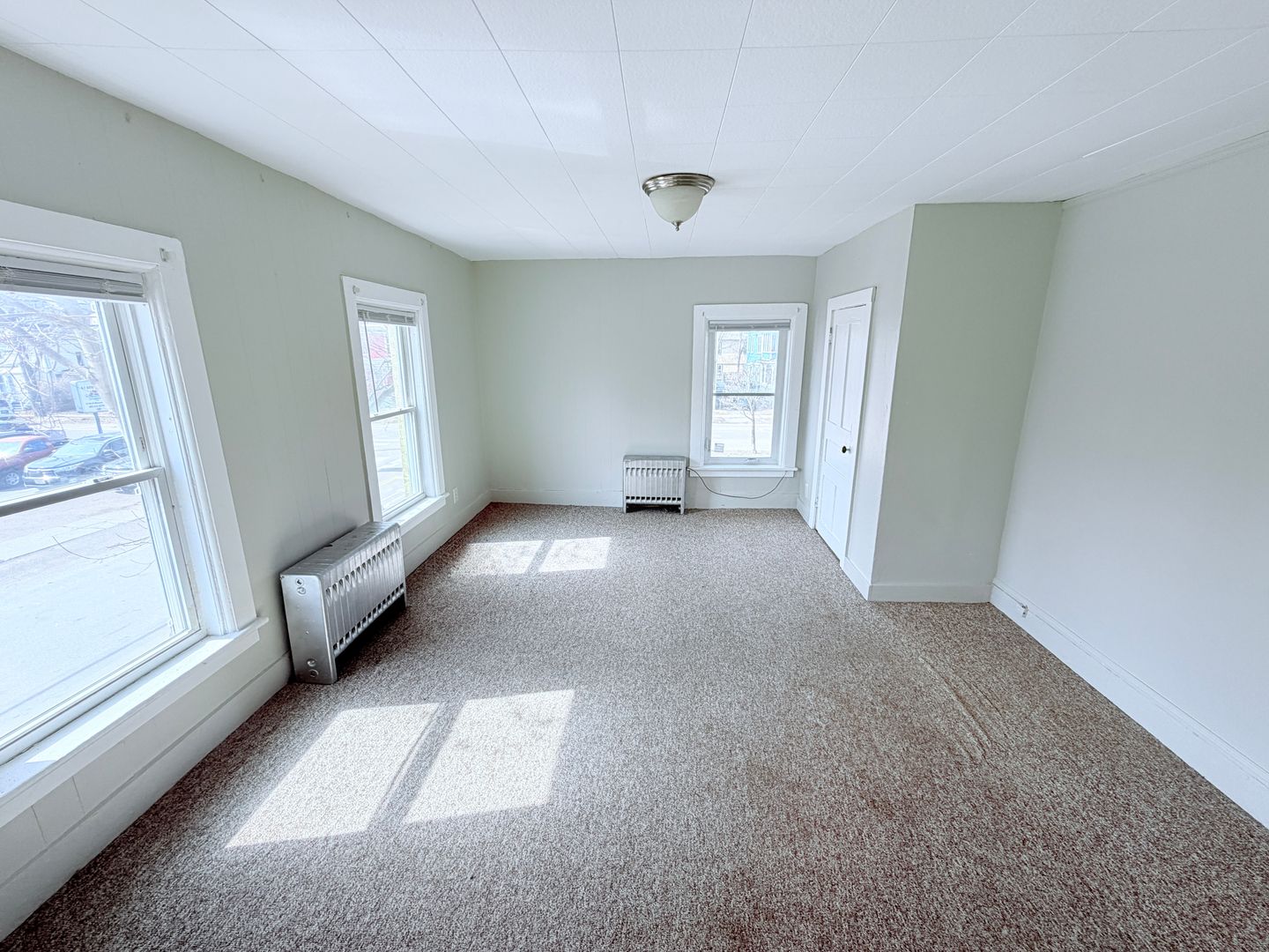 Burlington Apartment: 64 Grant Street