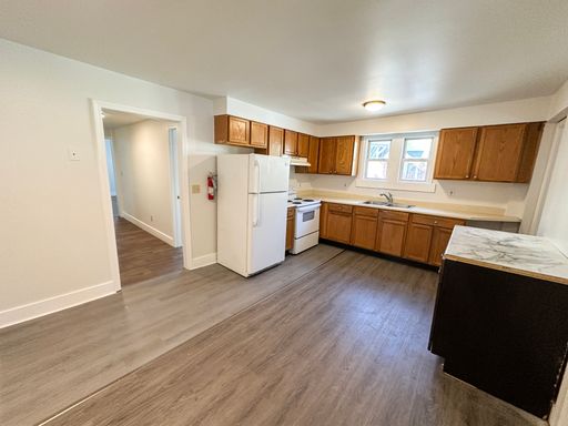 Four‑Bedroom Home with Porch, Parking ✨HALF OFF FIRST MONTH'S RENT!✨ – photo 1