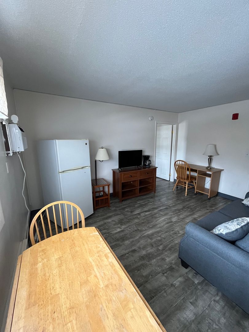 Burlington Apartment: 383 College Street