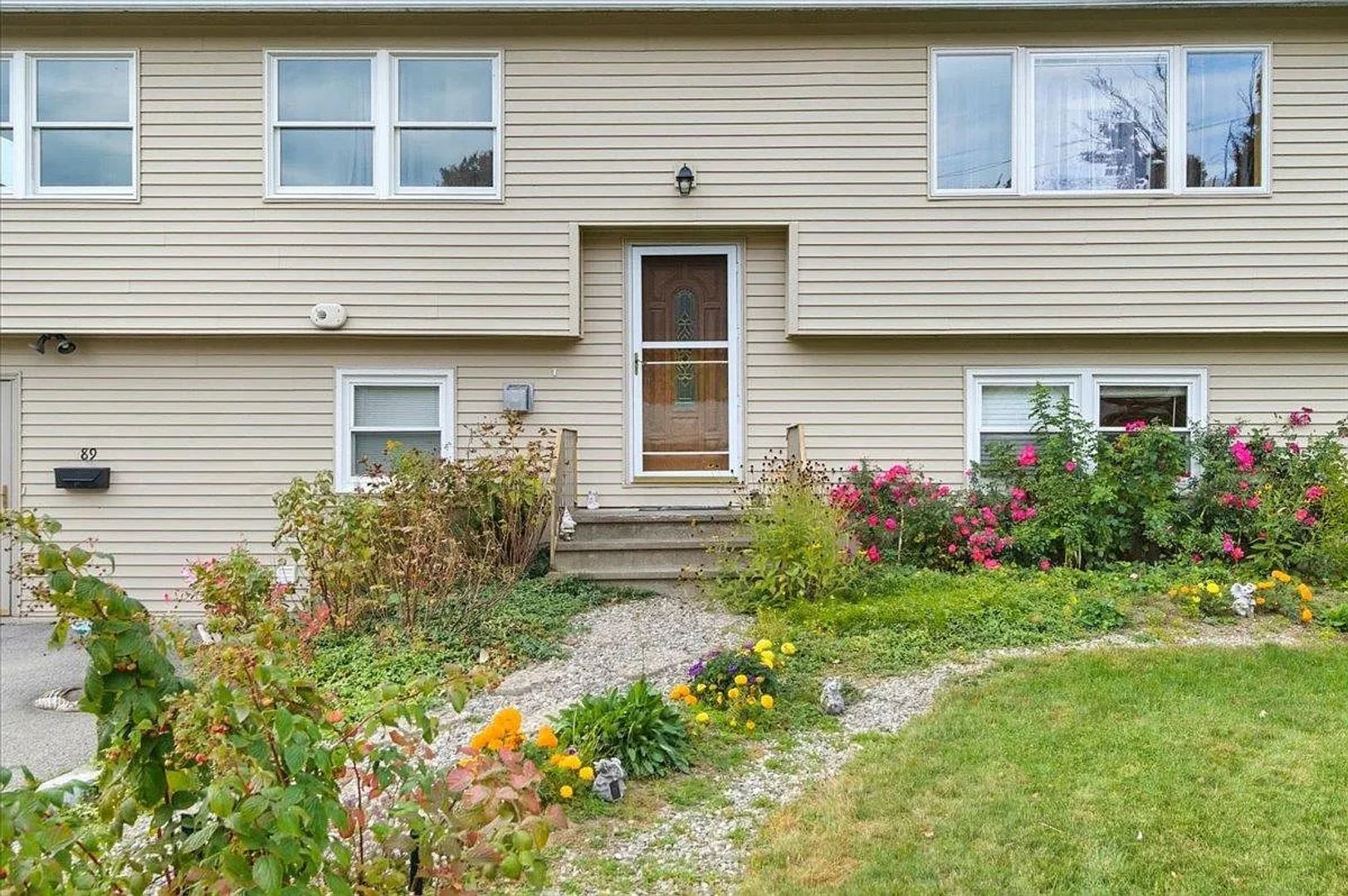 South Burlington House: 89 Oakwood Dr.