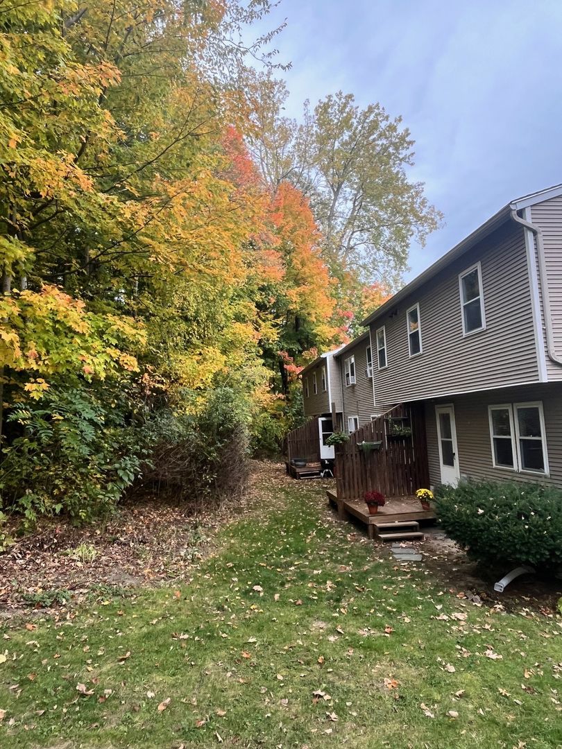 Burlington Townhome: 18 Valade Street