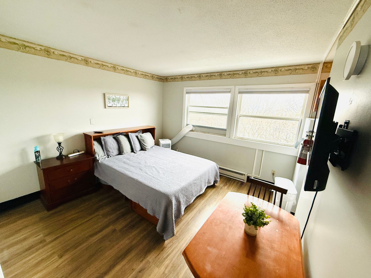 Burlington Apartment: 383 College Street