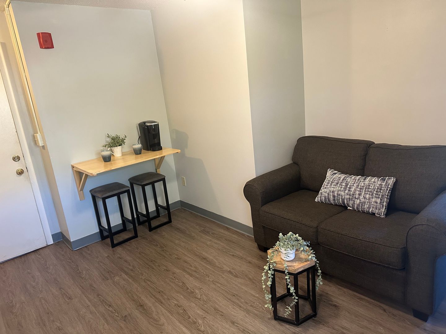 Burlington Apartment: 383 College Street