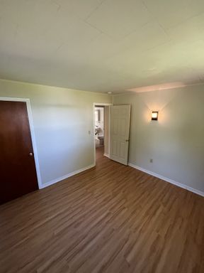 2BD/1BA Apartment Colchester Bay Private Lakefront Beach Access✨HALF OFF FIRST MONTH'S RENT!✨