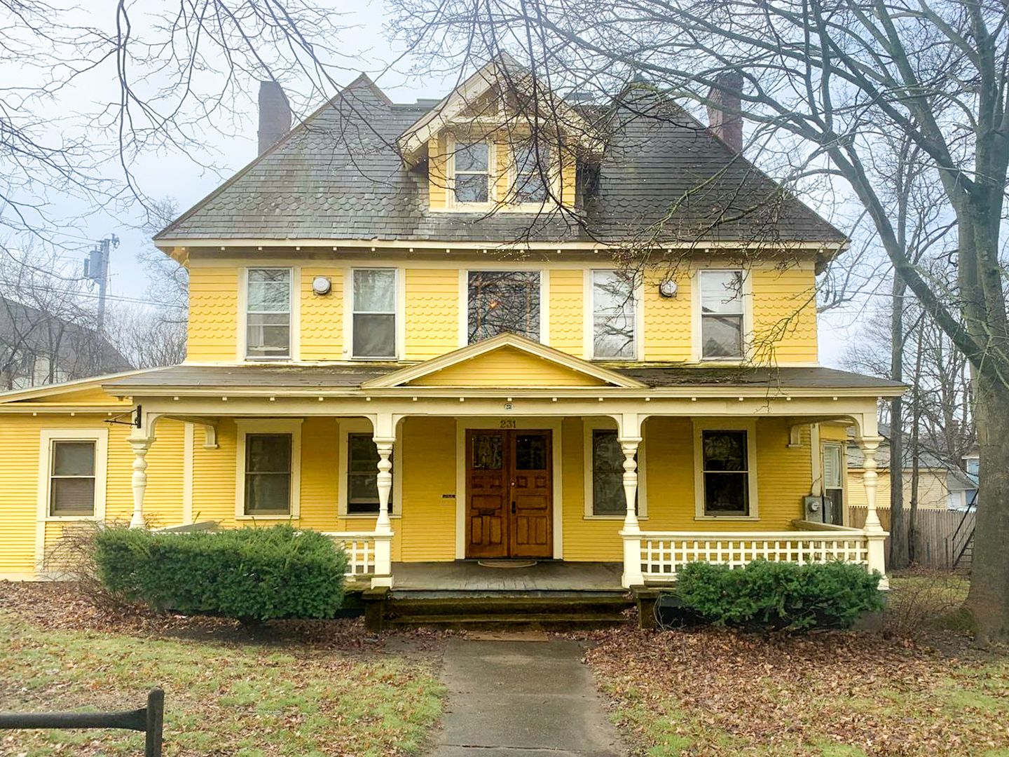 Burlington Apartment: 231 Maple Street