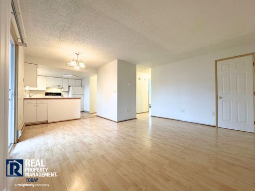 Quaint 2-Bedroom Tacoma Apartment | Hardwood Floors & On-Site Laundry – photo 1