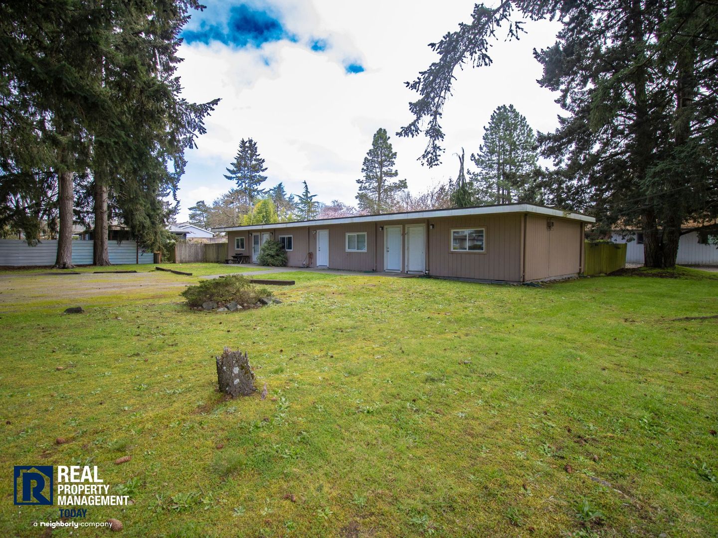 Lakewood Townhome: 7619 Douglas St W unit 3