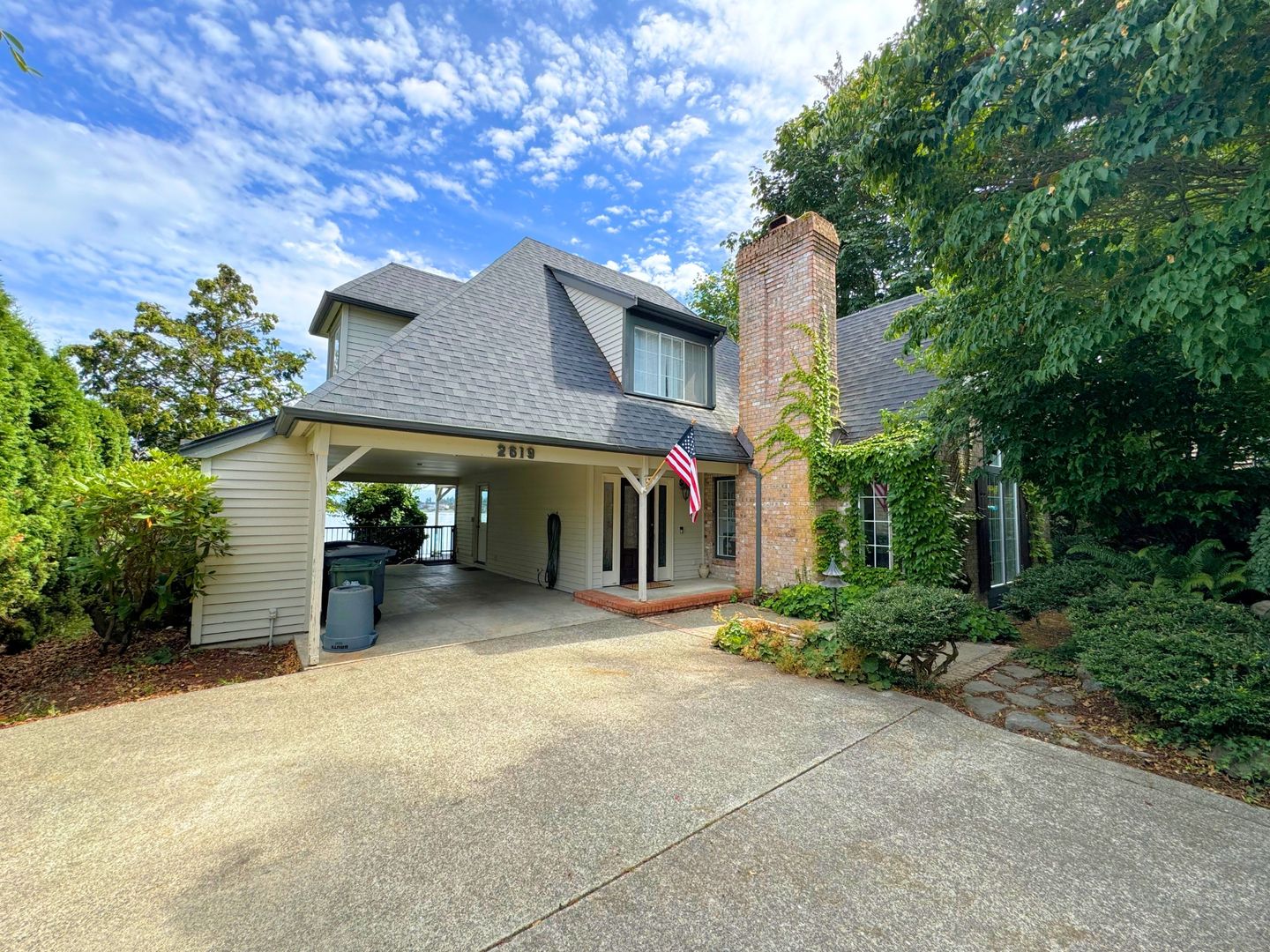 Lake Tapps House: 2619 200th Ave E