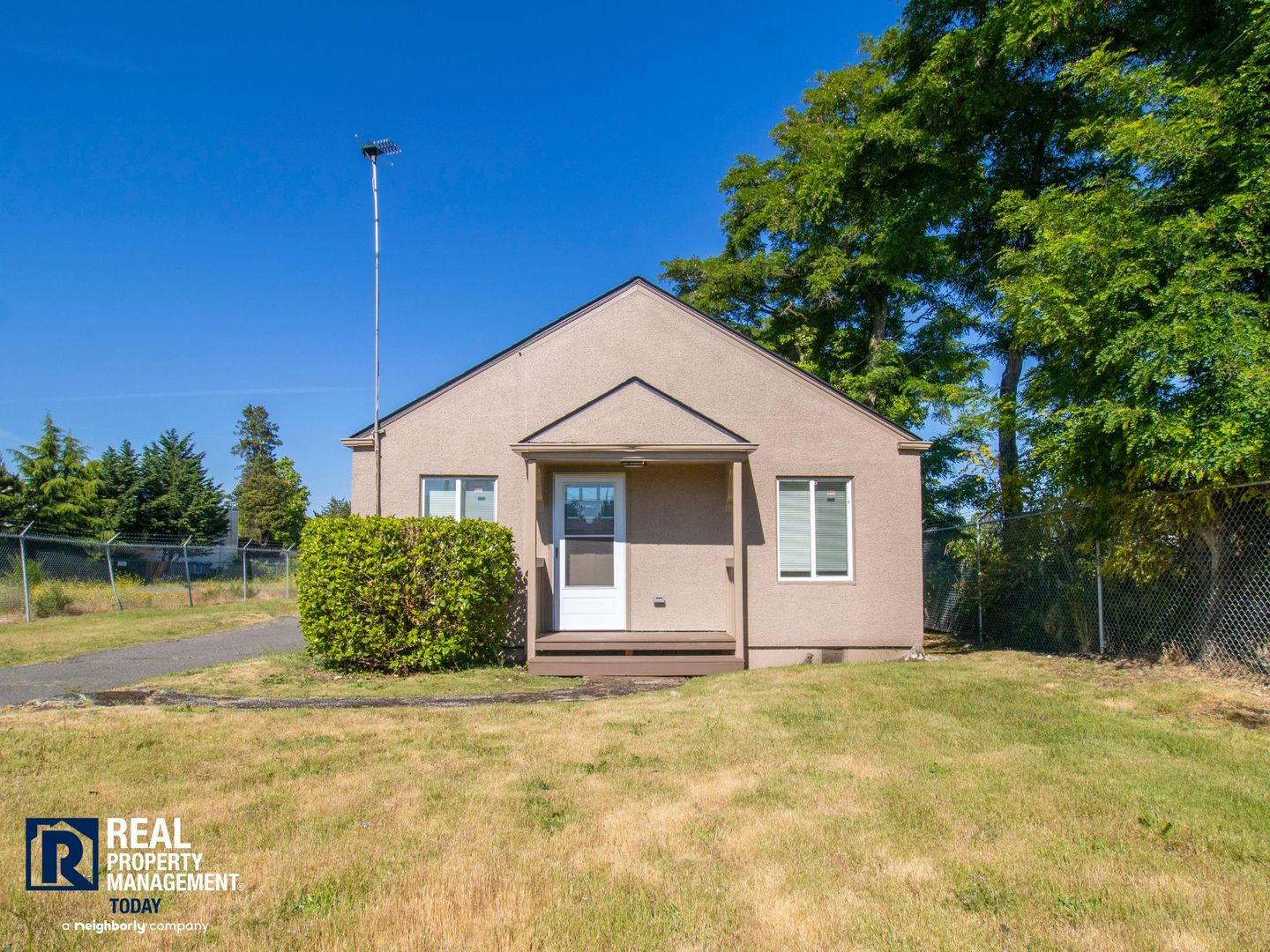 Lakewood Townhome: 8420 1/2 South Tacoma Way, Lakewood