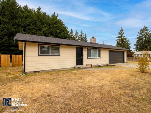 Completely Renovated 3BR Duplex Home with Extra Storage – photo 1