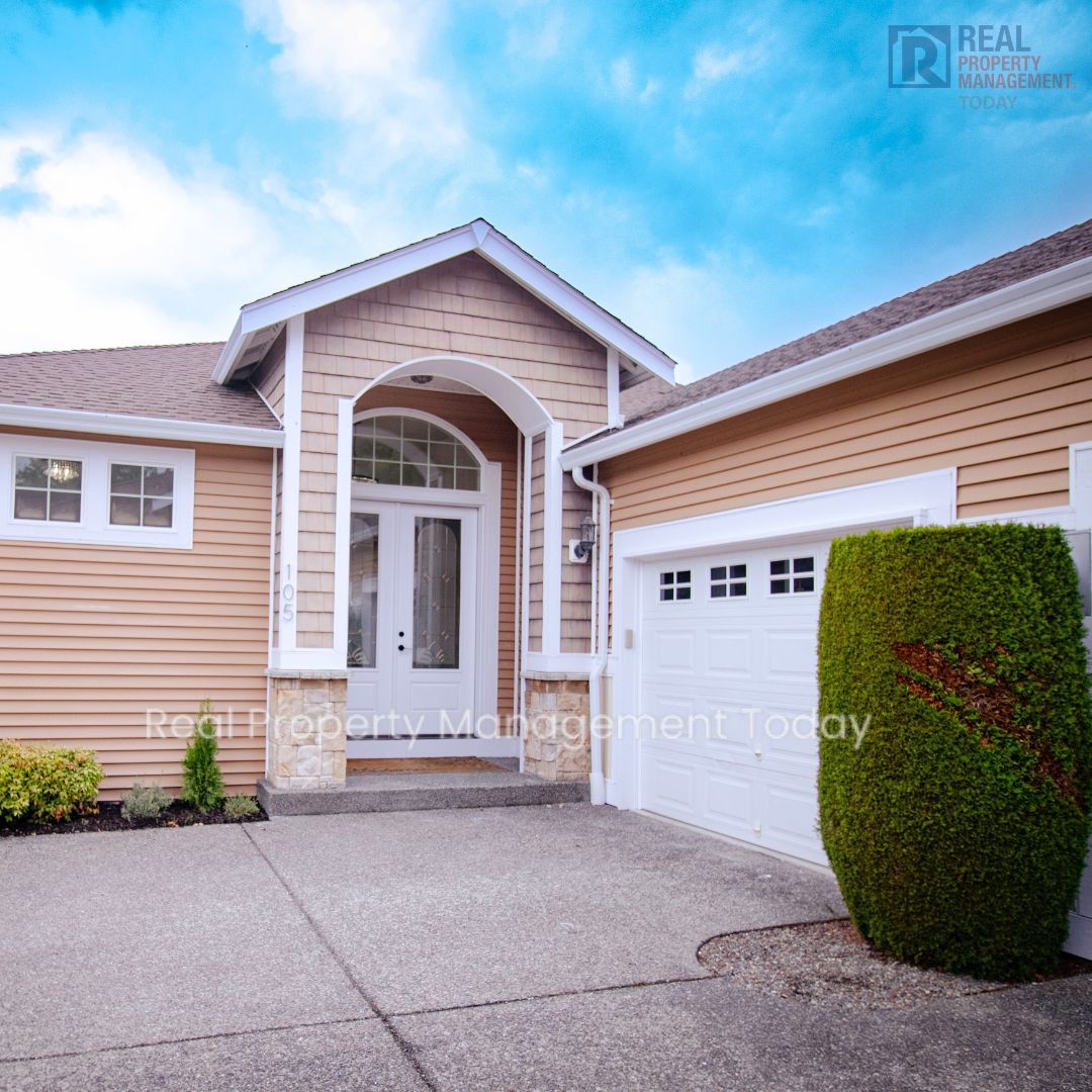 Orting House: 105 Lane Blvd NW