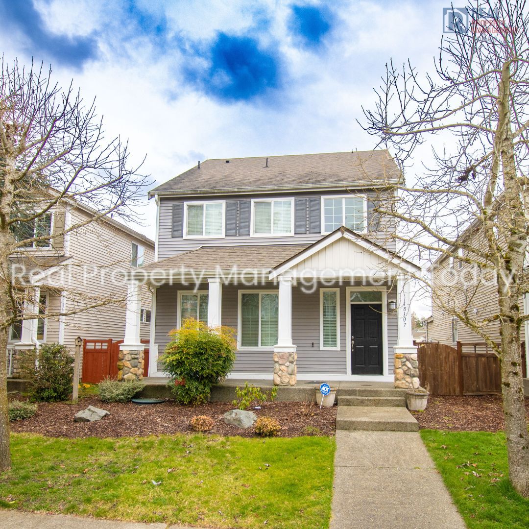 Spanaway House: 18107 15th Avenue E