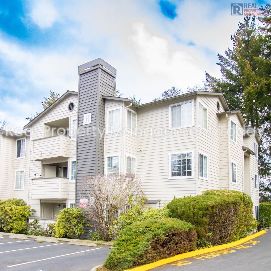 Burien Condo: 17624 1st Ave S B 303