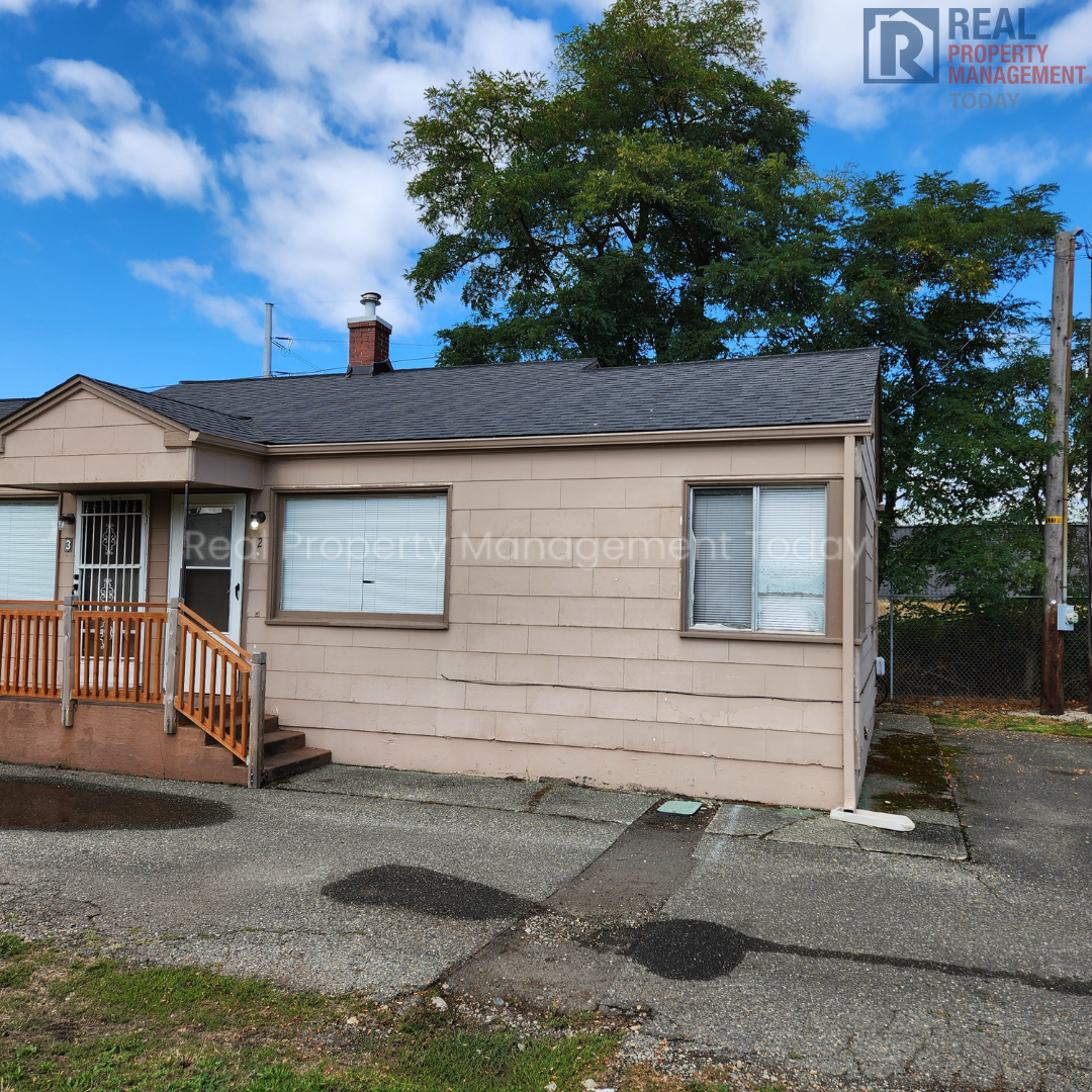 Lakewood Apartment: 8420 1/2 South Tacoma Way
