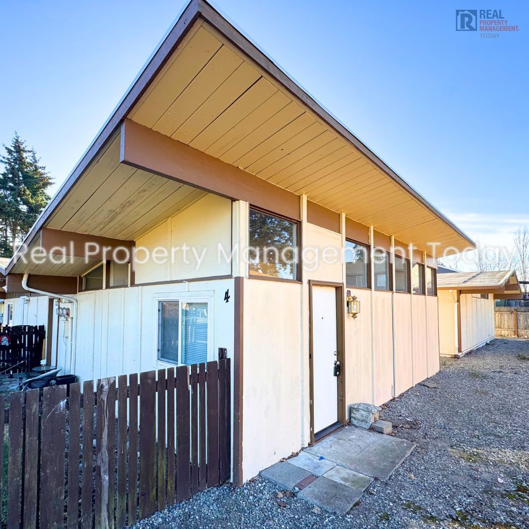 Tacoma Apartment: 105 114th St S