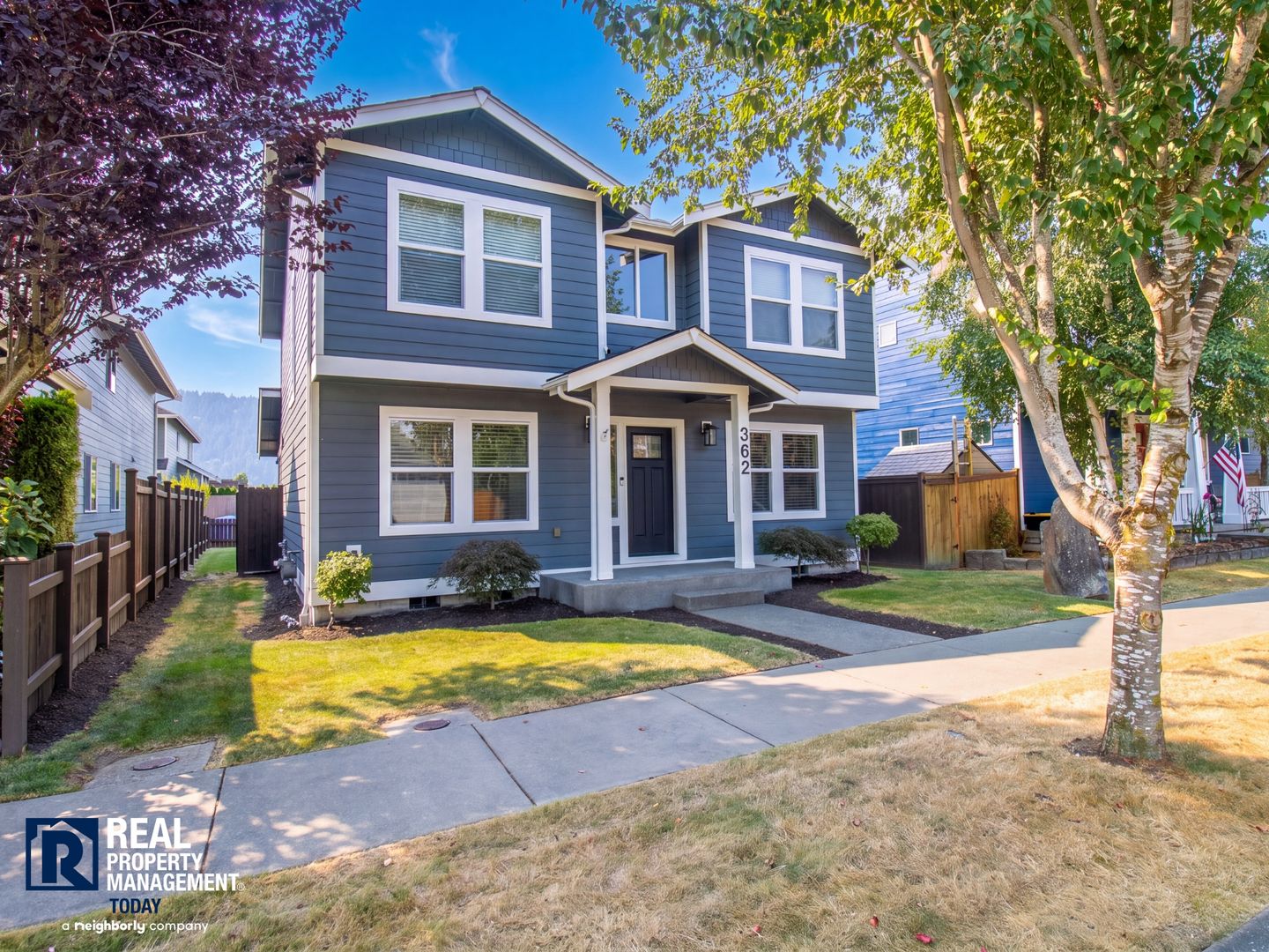 Enumclaw House: 362 Bondgard Ave East