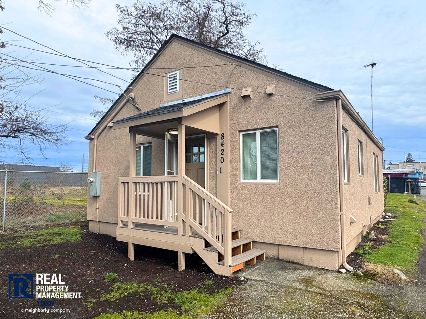 Lakewood Apartment: 8420 1/2 South Tacoma Way