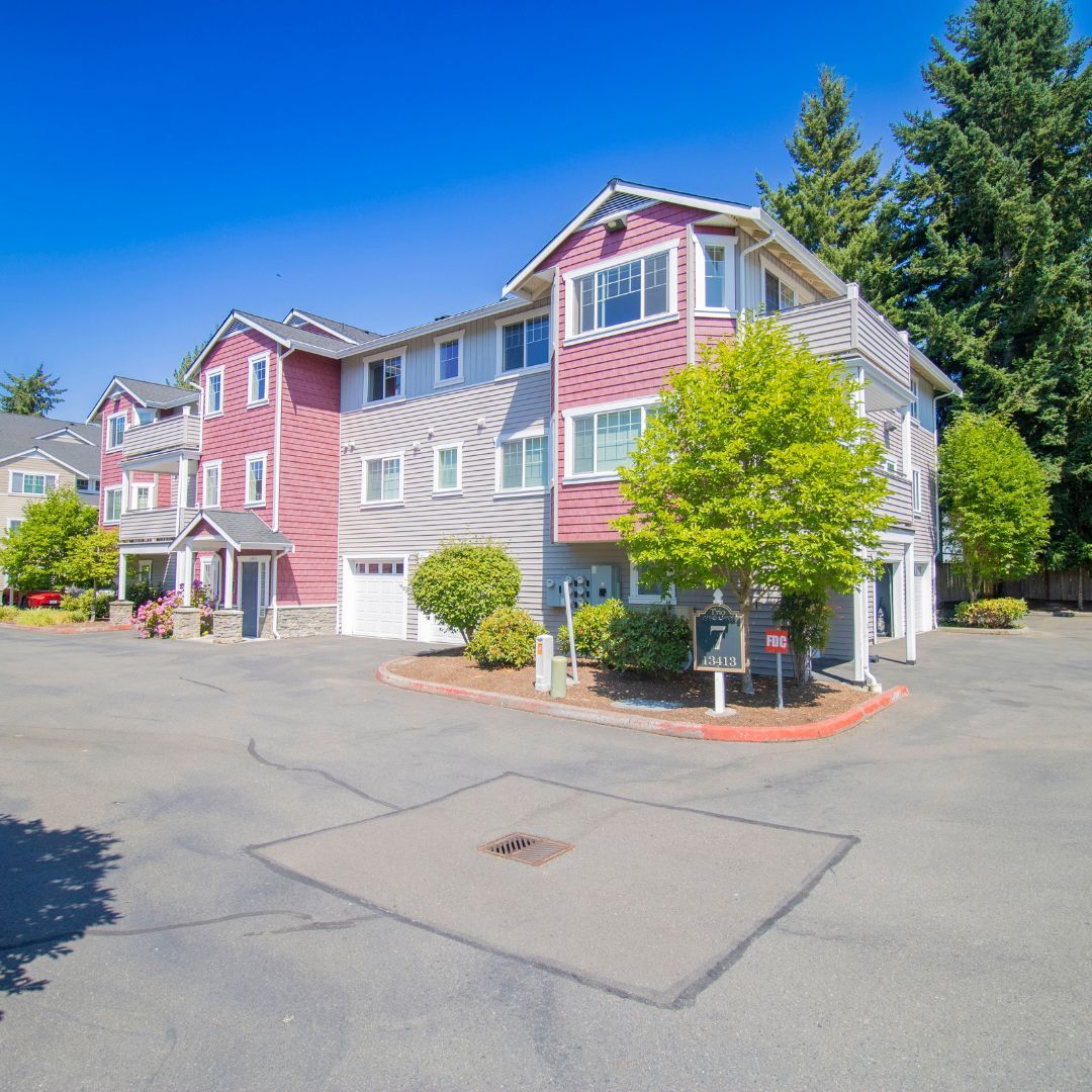 Puyallup House: 13413 97th Ave E Unit 301