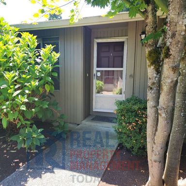Wonderful 2 Bedroom Duplex in North Tacoma with carport! – photo 1