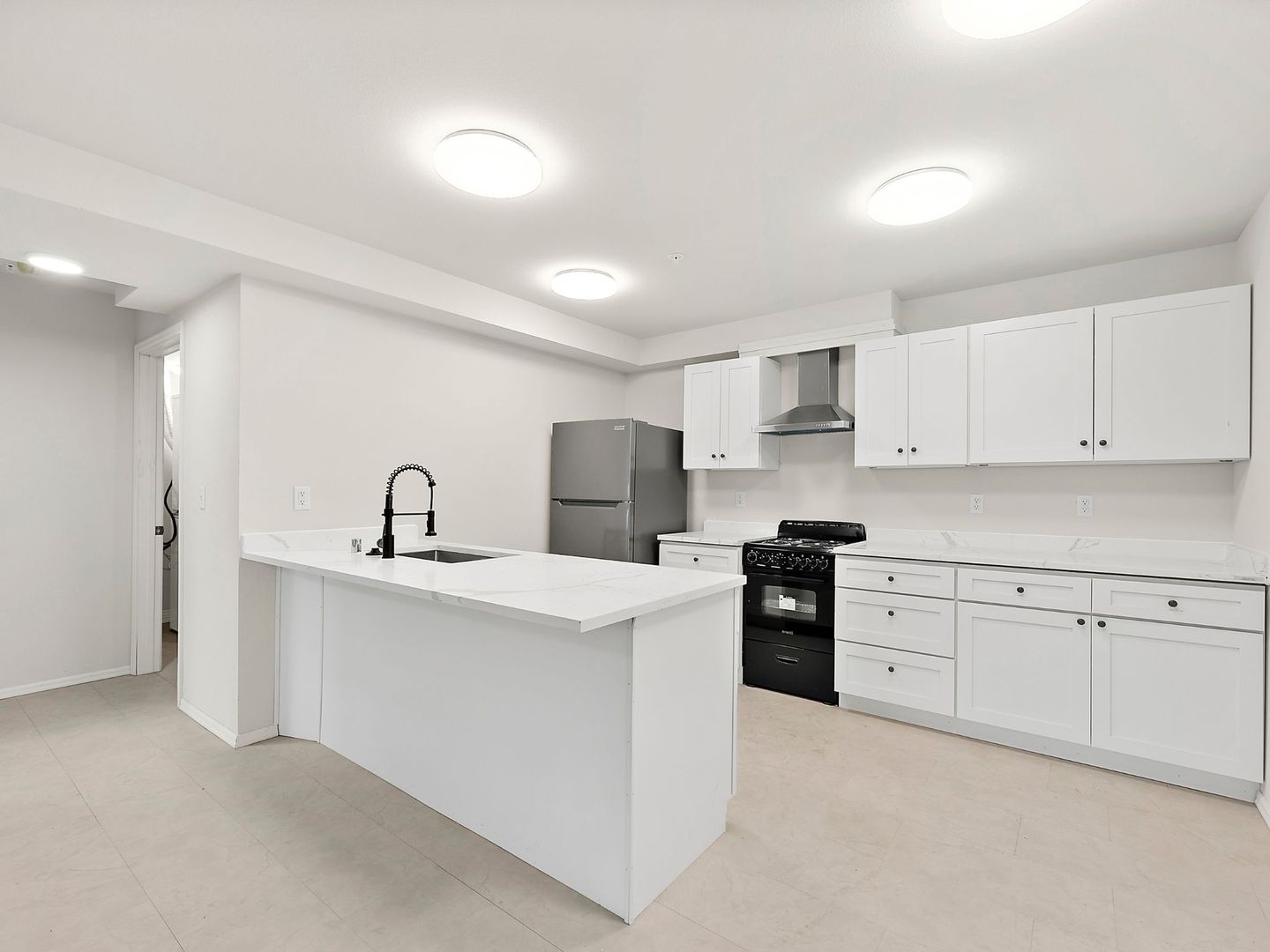 Tacoma Apartment: 7843 Pacific Ave