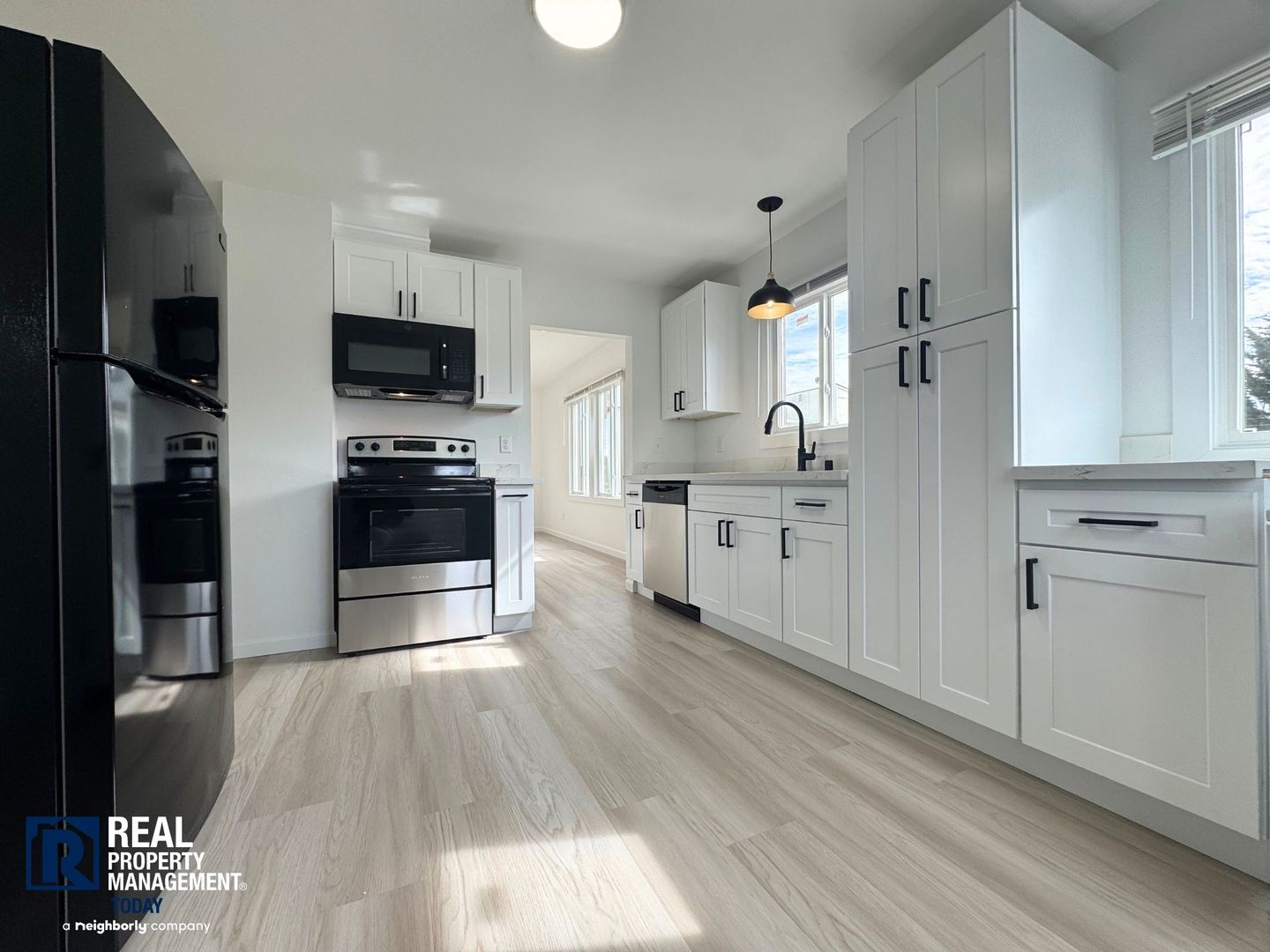 Lakewood Apartment: 8420 1/2 South Tacoma Way