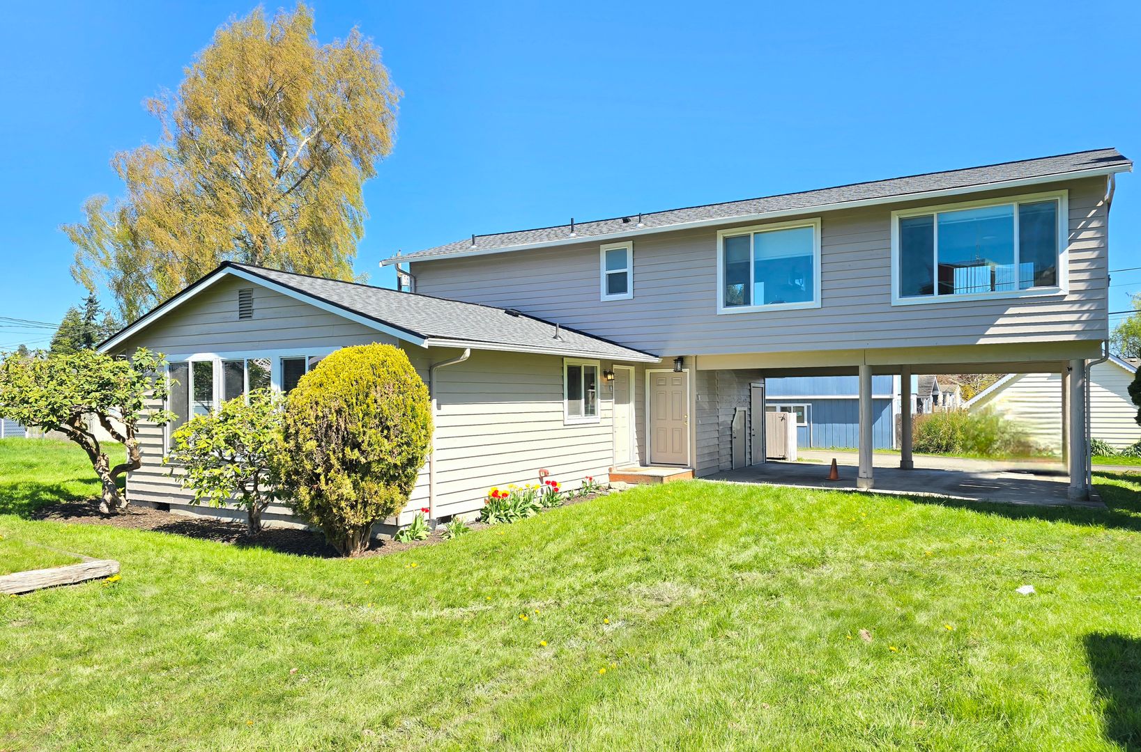 Everett Apartment: 1421 Pine St