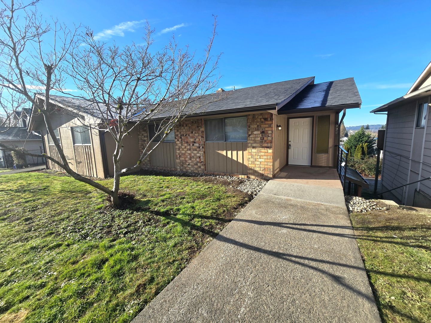 Arlington Apartment: 226-228 1/2 N Stillaguamish Ave