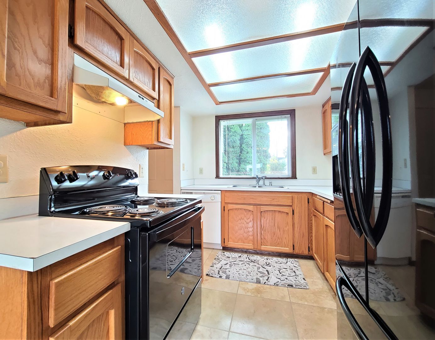 Everett Apartment: 1421 Pine St