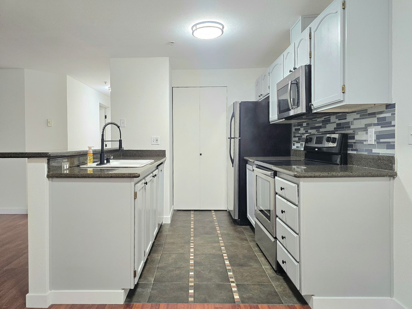 Everett Condo: 1001 W Casino Rd