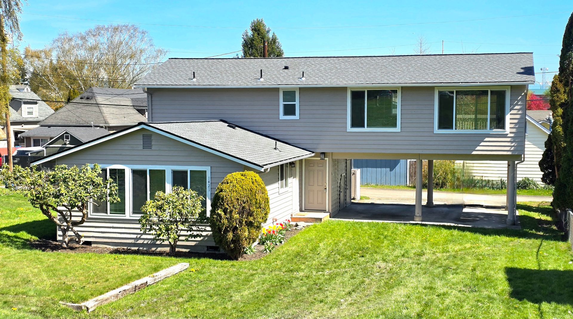 Everett Apartment: 1421 Pine St