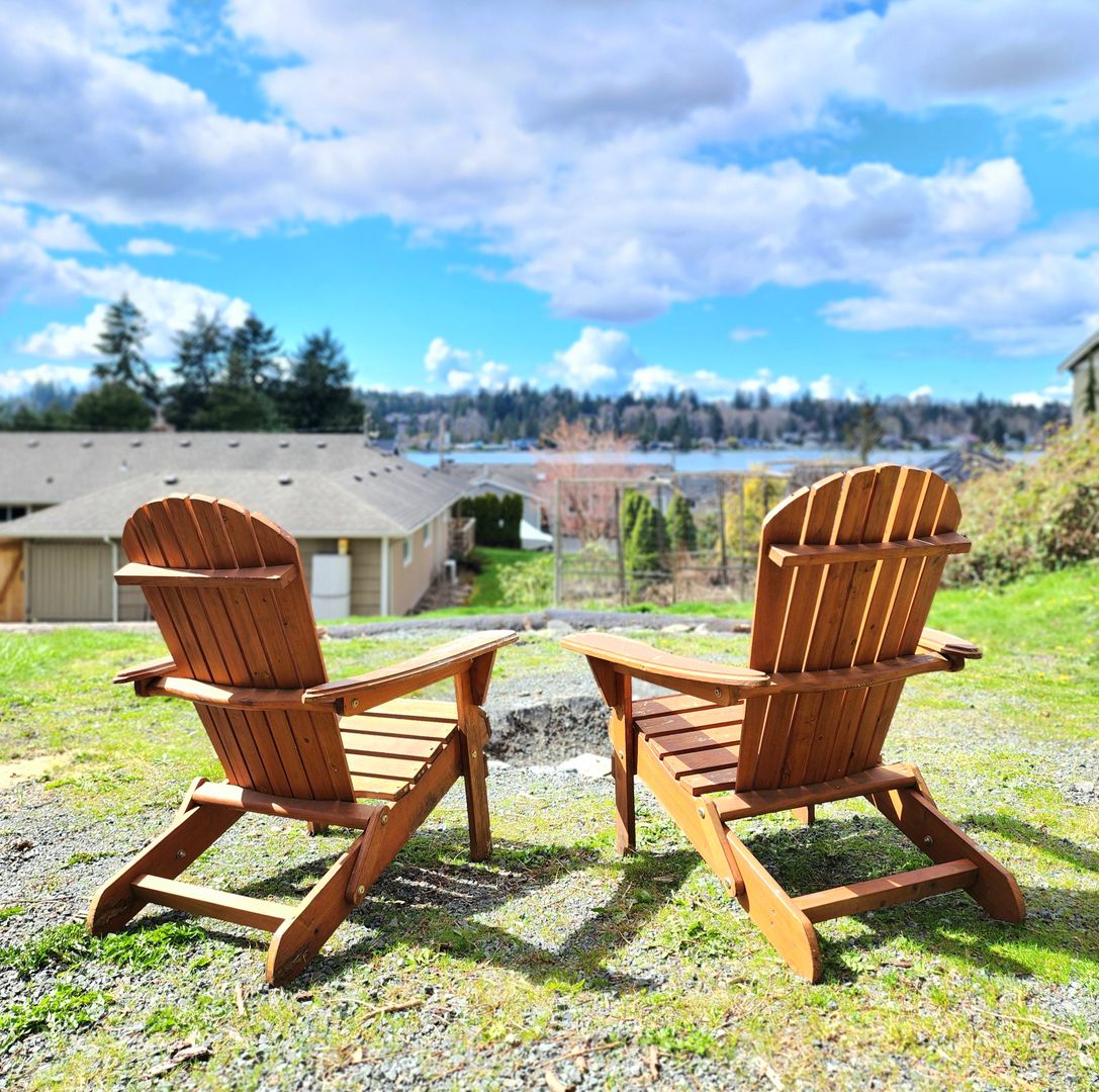 Lake Stevens House: 607 115th Ave SE