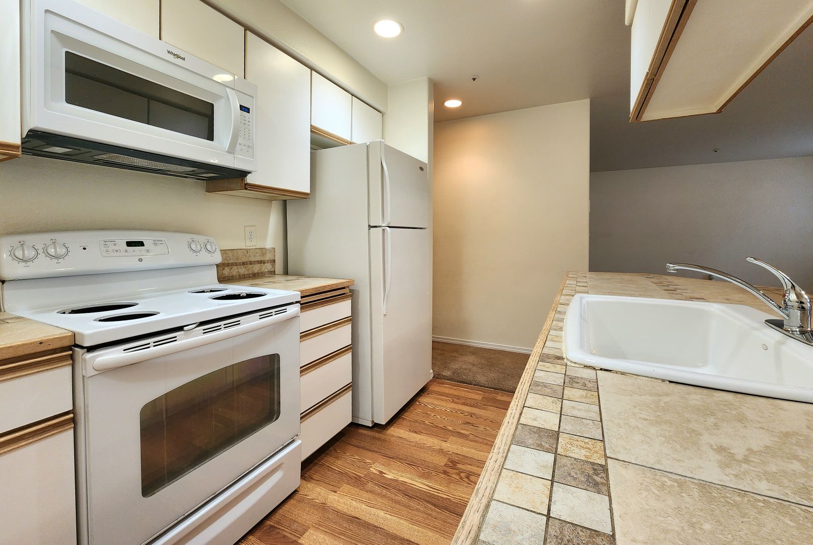 Everett House: 9727 18th Ave W Unit B-103