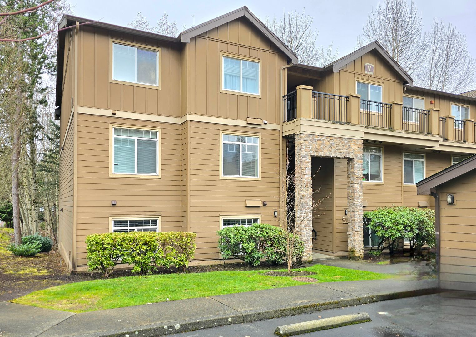 Bothell House: 18930 Bothell-Everett Hwy Unit V101