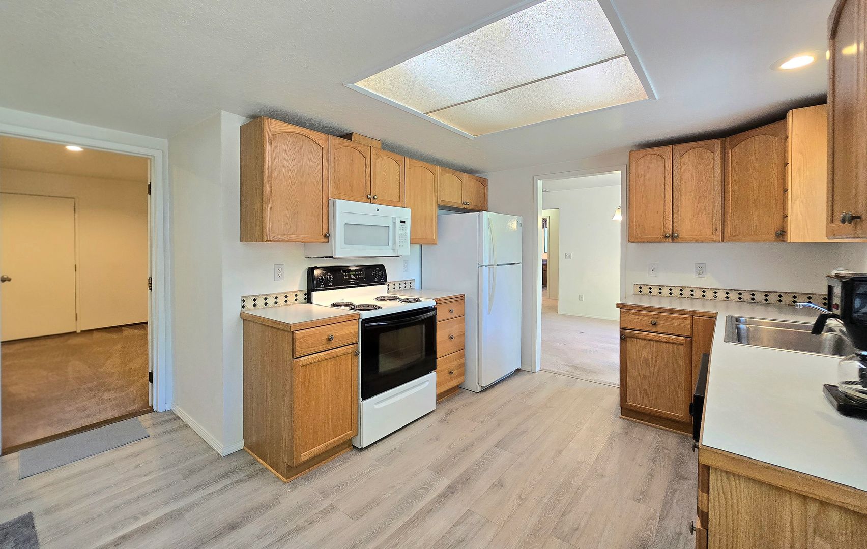 Edmonds Apartment: 9033 244th St SW