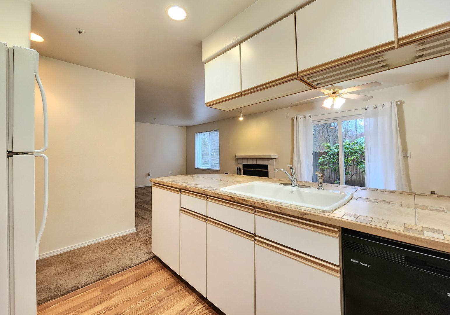 Everett House: 9727 18th Ave W Unit B-103