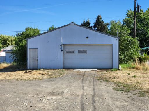 Large Shop for Rent – photo 1