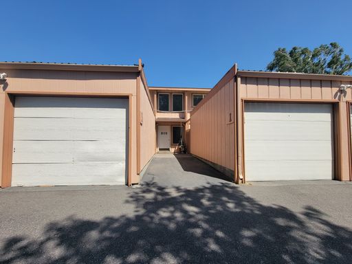 Updated 2-Bedroom Apartment with Pool, Balcony & In-Unit Laundry – photo 1