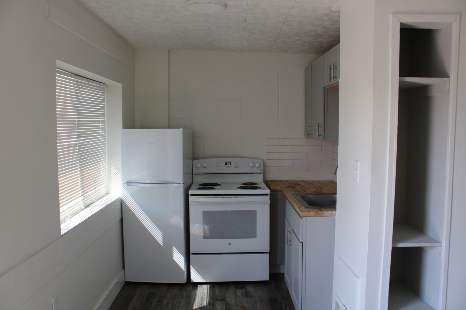 Pasco Apartment: 124 W. Shoshone St