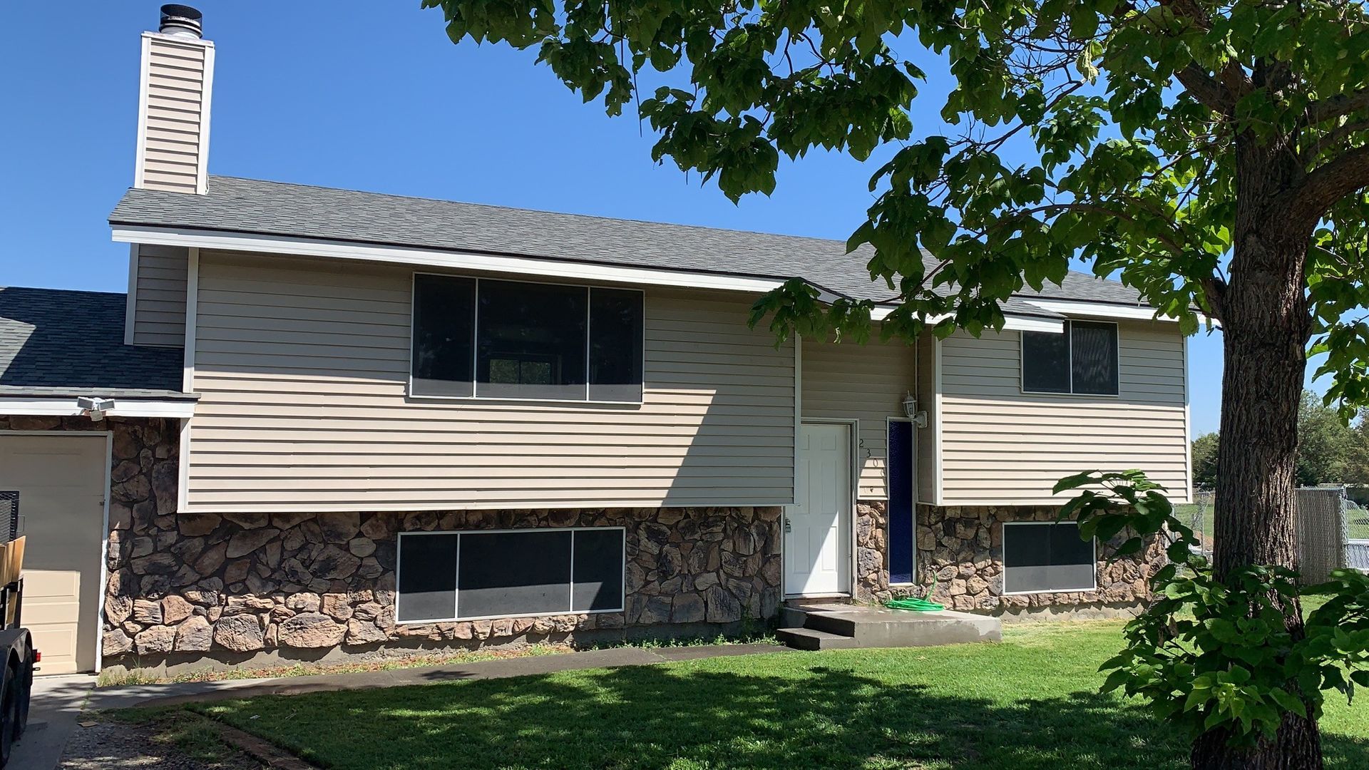 Kennewick House: 2306 W 25th PL