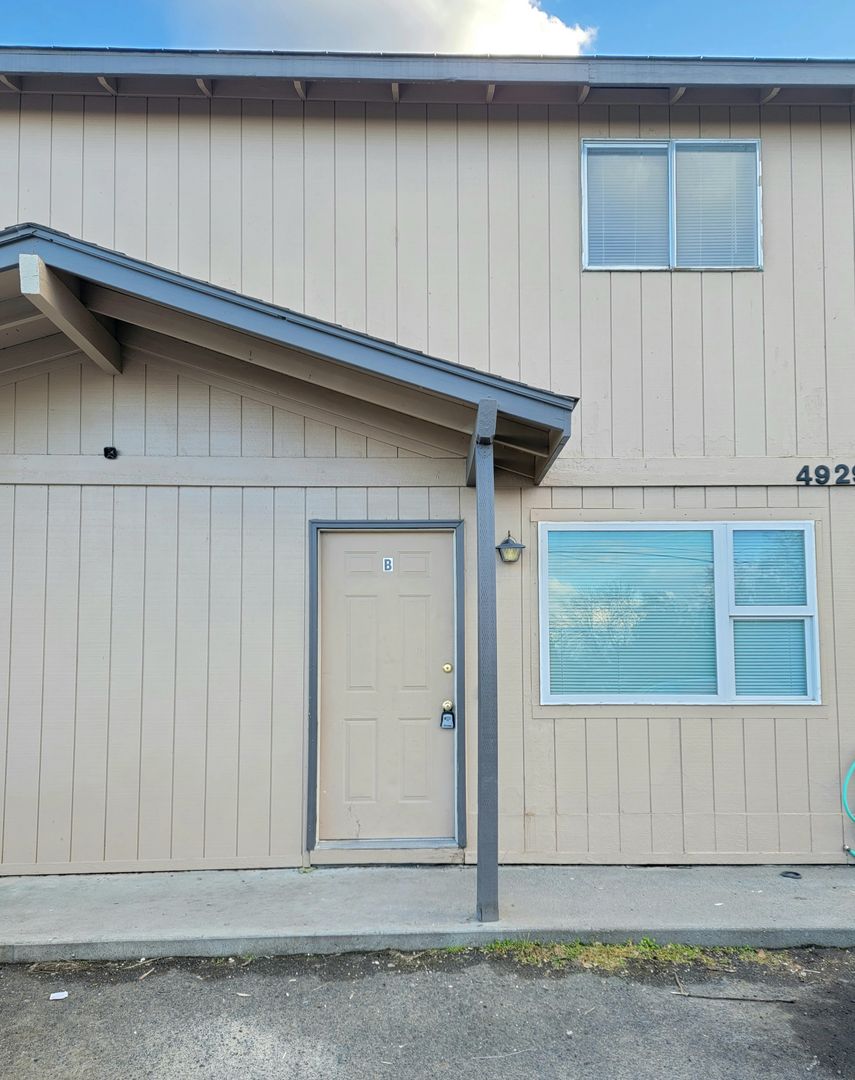 Kennewick Apartment: 4929 W. Canal Dr.