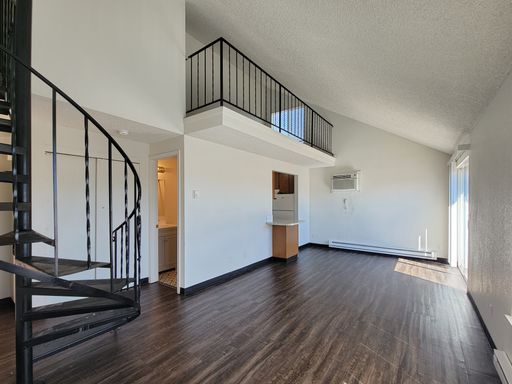 *MOVE IN SPECIAL - FIRST MONTH'S RENT FREE* Cute Loft in Kennewick – photo 1