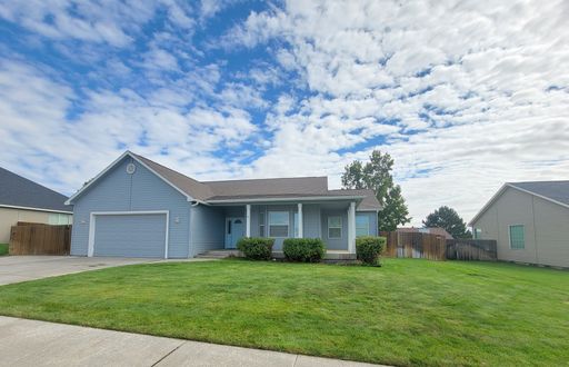 Beautiful SPACIOUS Home in Pasco – photo 1