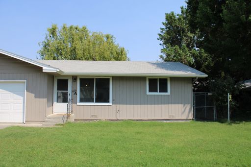 Kennewick Duplex with LARGE FENCED YARD! – photo 1