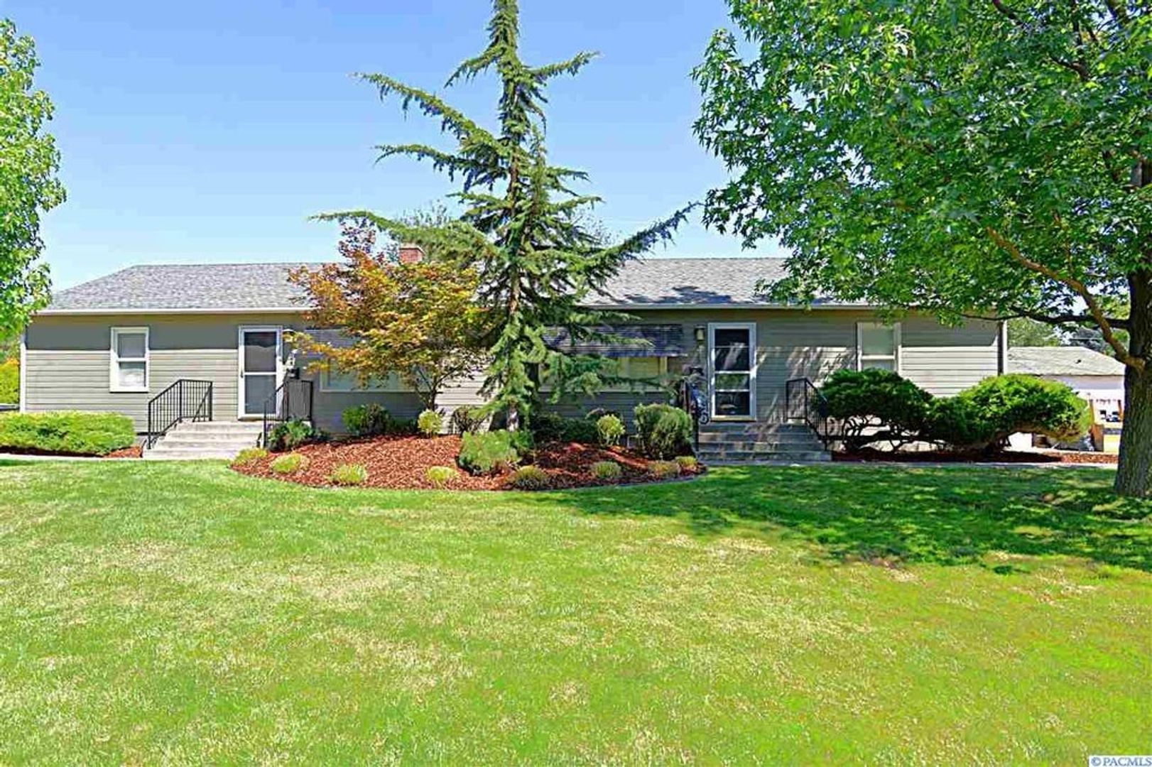 Richland House: 222 Douglass Ave