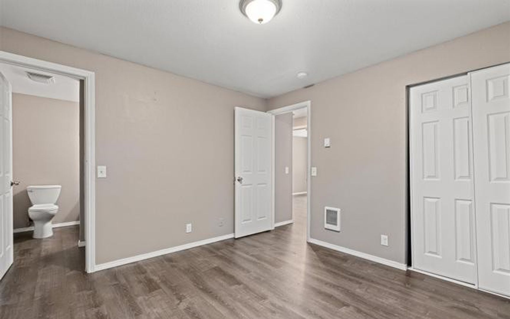 Everett Apartment: 507 Madison St