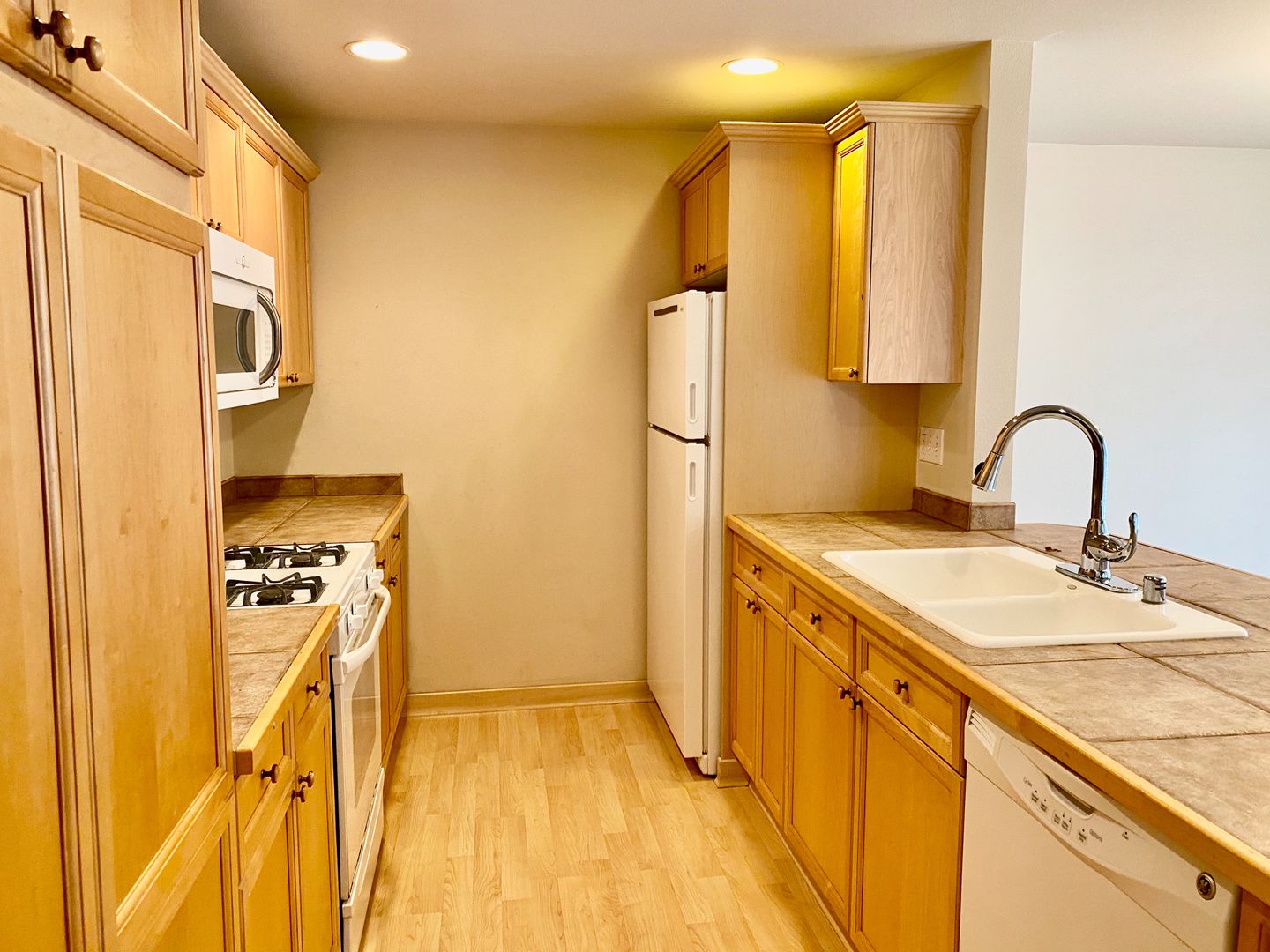 Redmond House: 8808 Redmond Woodinville Rd. NE Apt C103