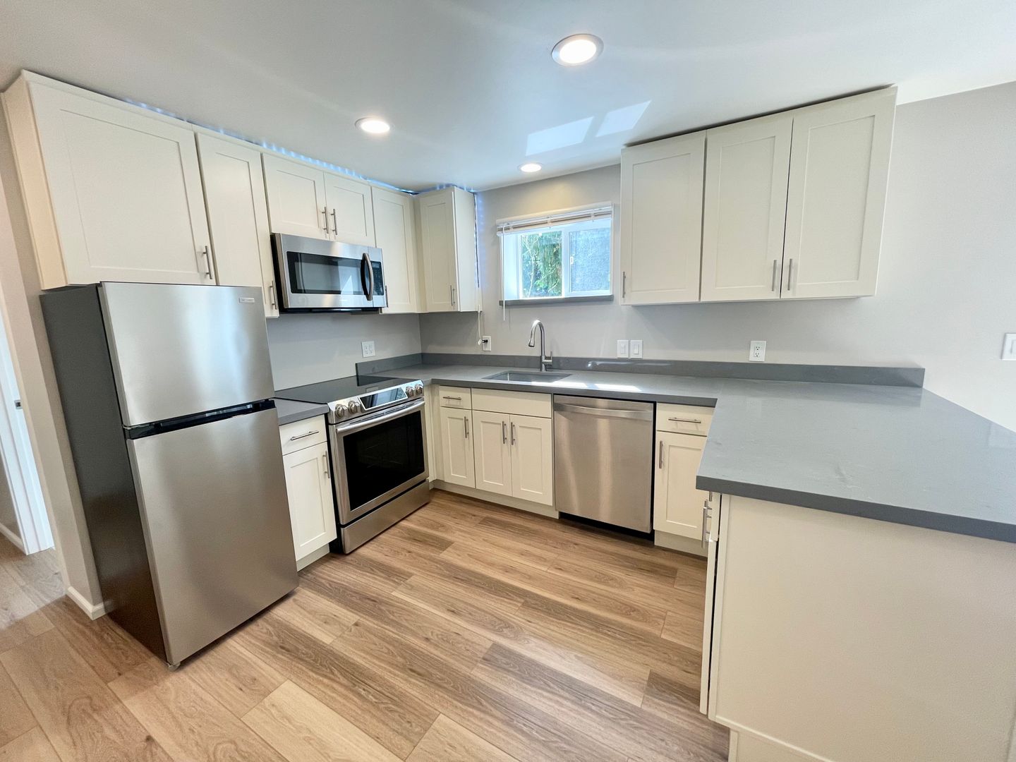 Lynnwood Apartment: 18926 65th PL. W