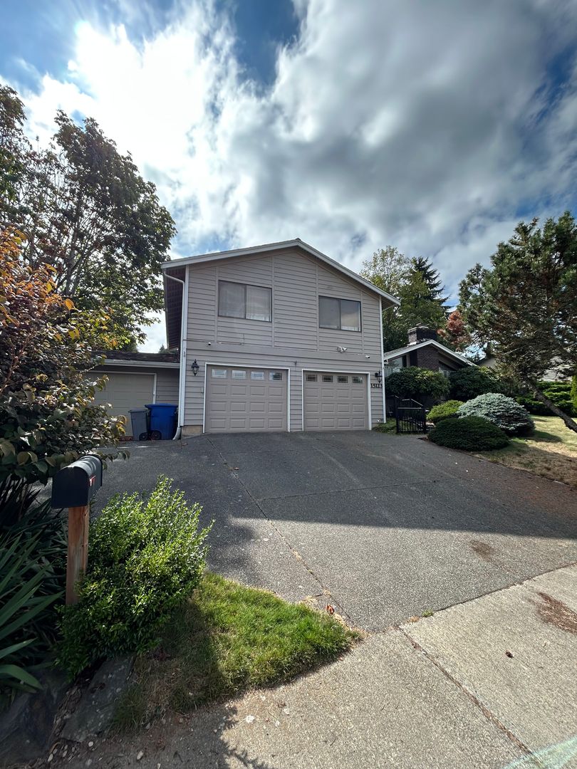 Charming Bellevue Home With Flexible Lease Terms - 6 and 18-Month Leases Available