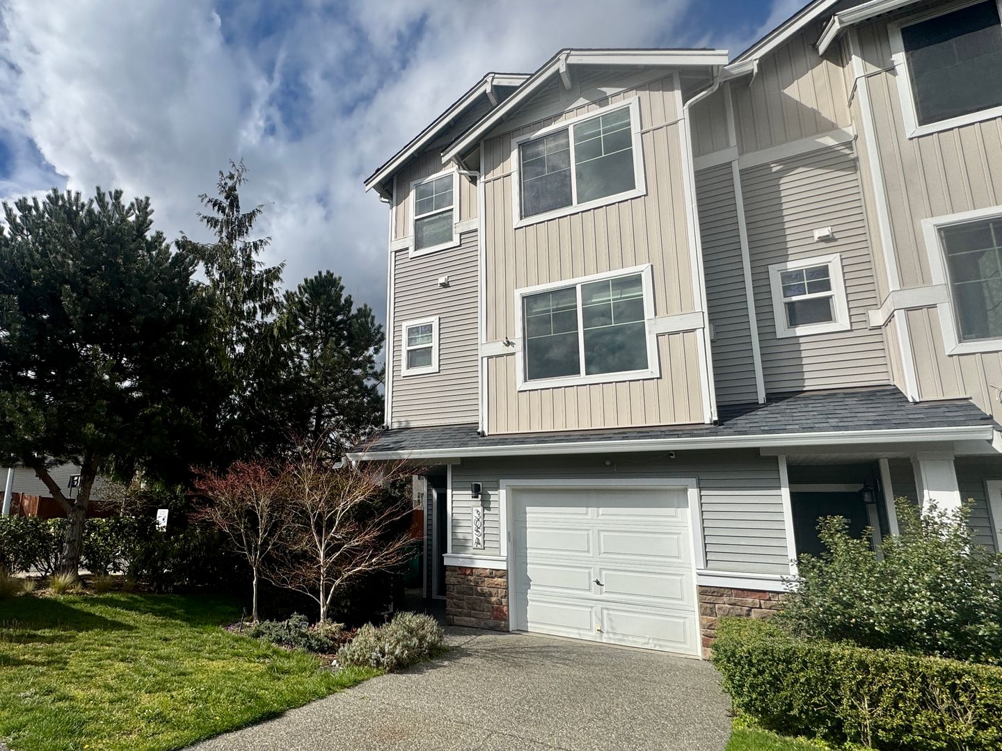Everett Townhome: 305 127th St SE #A
