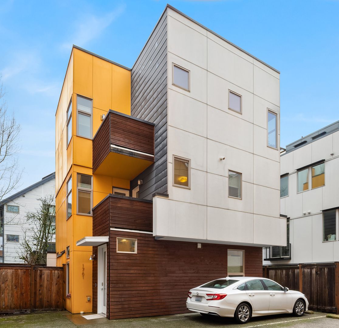 Seattle House: 1761 19th Ave S
